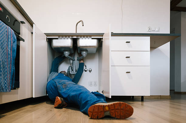 Professional Leak Detection technician working in Bagdad, FL